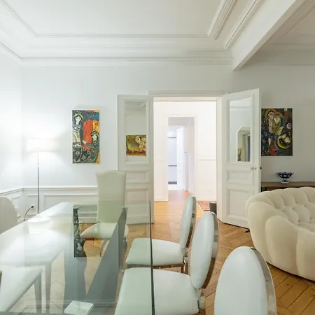 Cosy - 16th Apartment